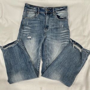 Risen Vintage Wash Straight Leg Jeans. Size 27